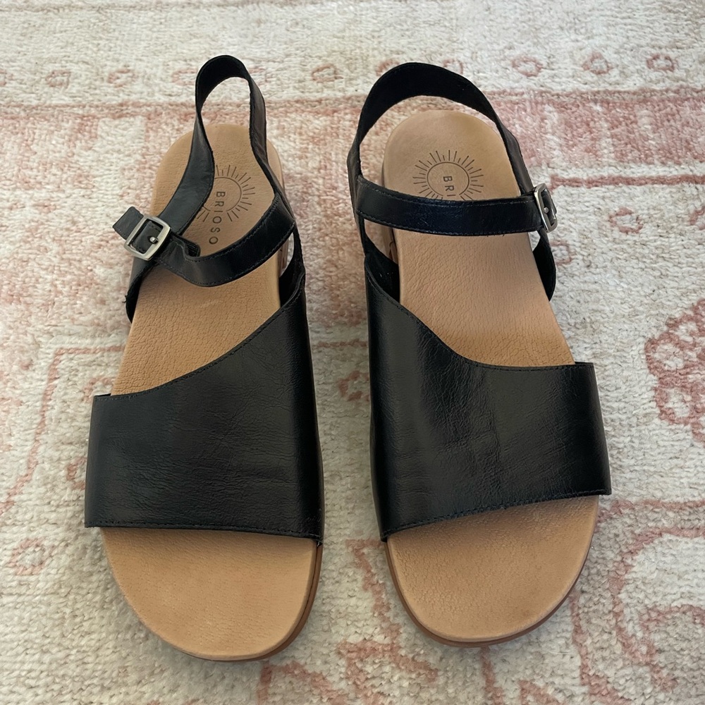 Brioso Black Leather Sandals with Adjustable Straps